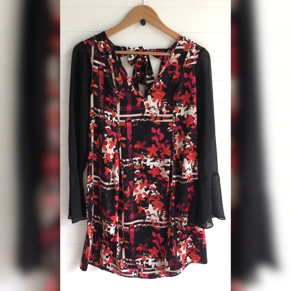 BCBGeneration Tie Back Floral Flare Sleeve NEW NWT